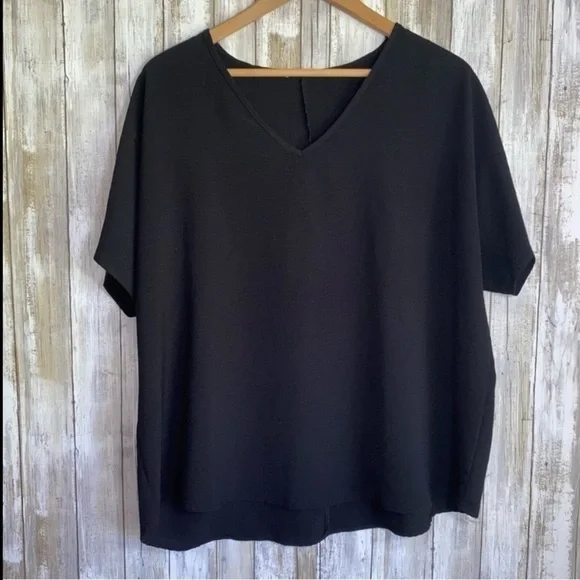 Entro Black Solid V Neck Blouse - Picture 2 of 5
